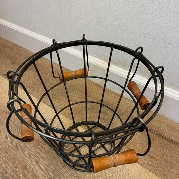 Black Iron Wire Log/Storage Basket w/ 4 Wooden Handles Farmhouse Rustic - Picture 8 of 14